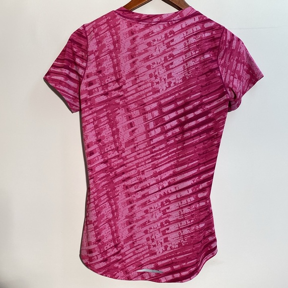 Under Armour - heat gear v-neck top. Size S - Picture 2 of 8